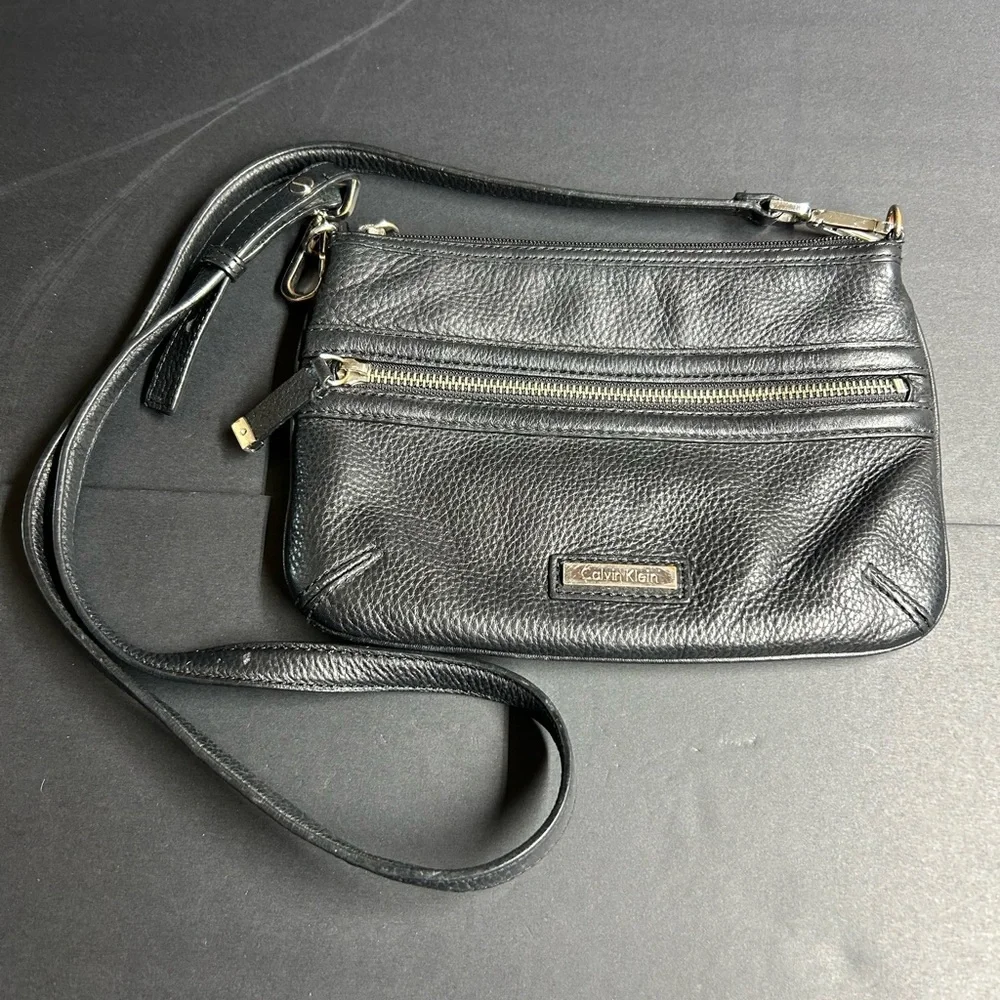 Calvin Klein Black Pebbled‎ Crossbody Bag, faux leather